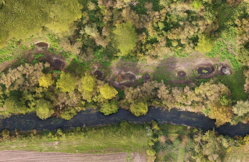 Photogramétrie par drone en vue d'inspecter le tracé d'une rivière.
